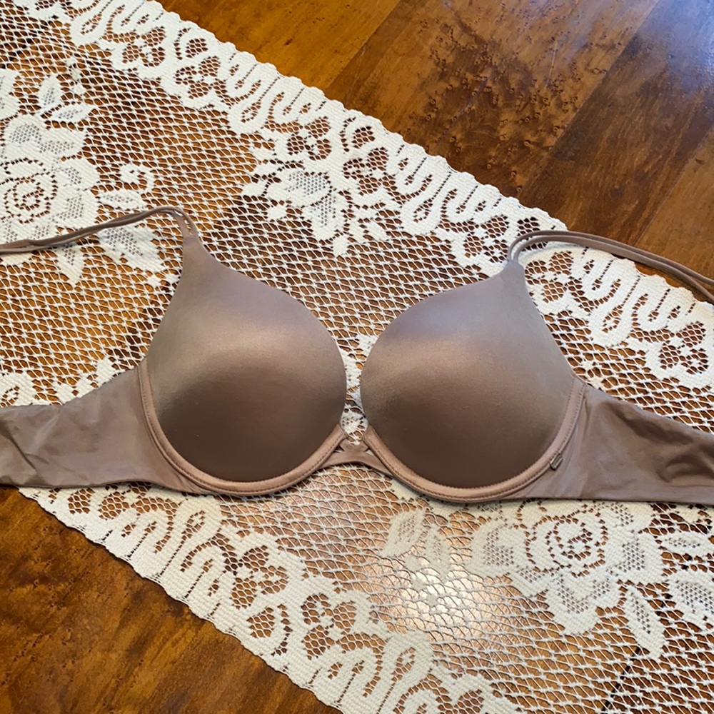 Victoria Secret “very sexy” push up bra, size 32C